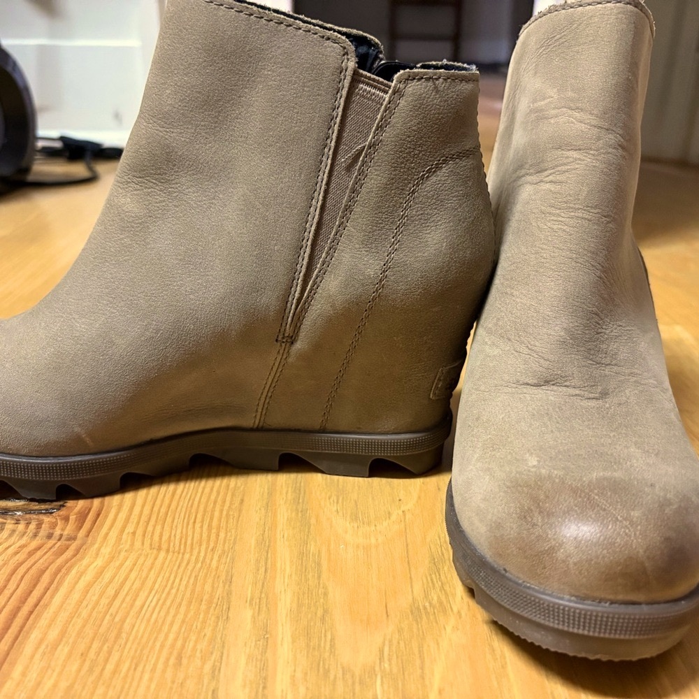 Sorel Brown Joan of Arctic Wedge II Ankle Boots Minimalist Design